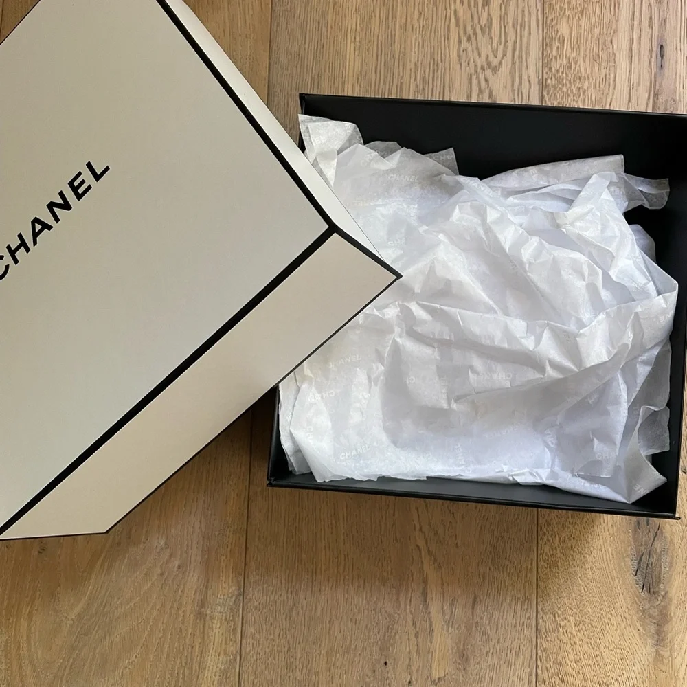 Chanel empty gift box and bag - Picture 3 of 6
